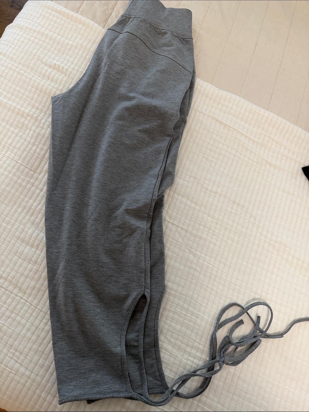 Lululemon joggers- lace up ankle size 6